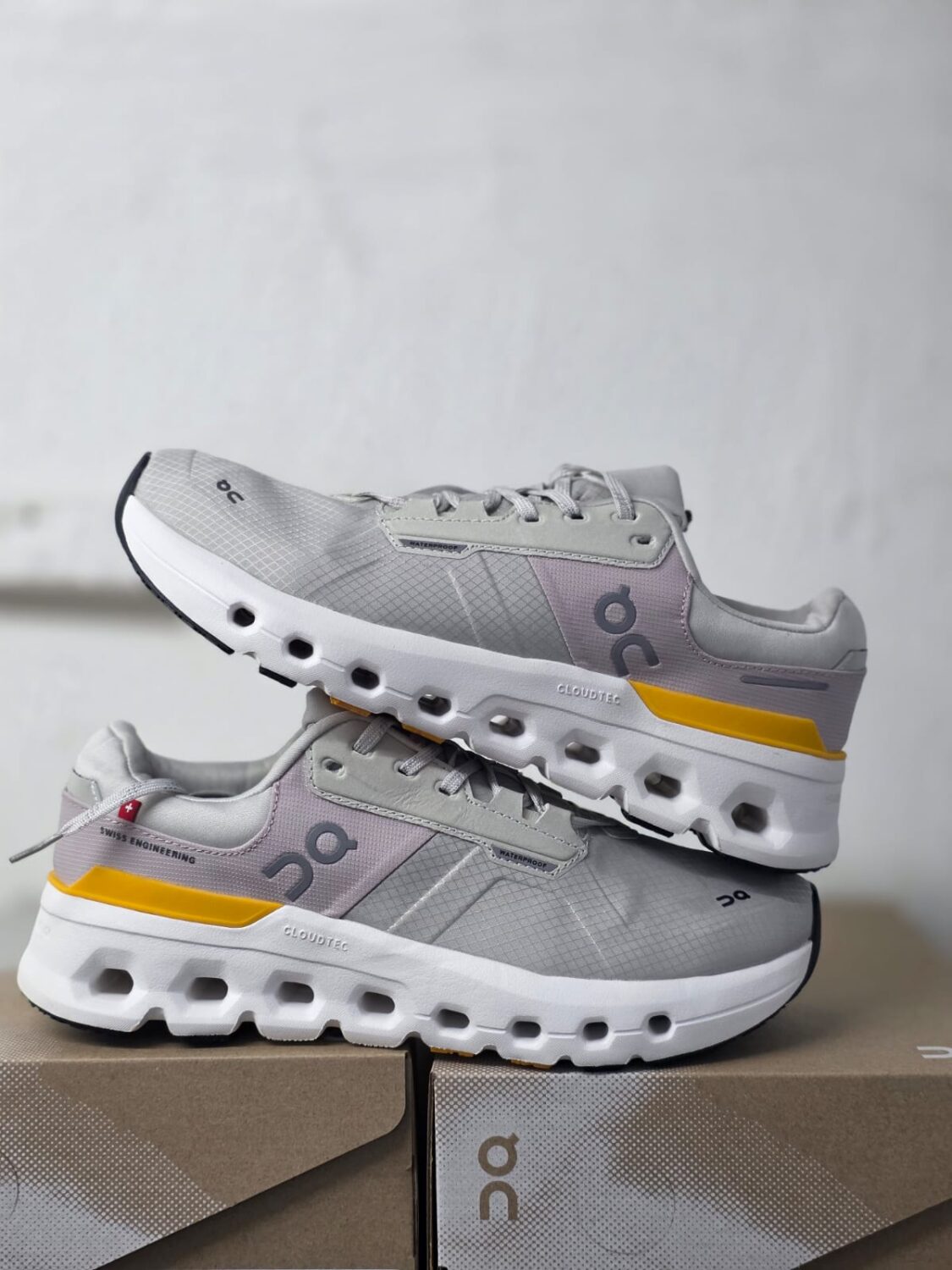 On Cloudrunner 2 "Grey / Orange"