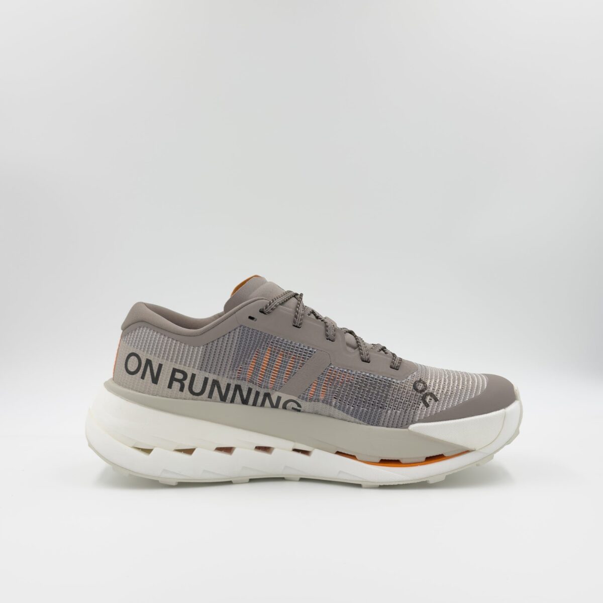 On Cloudultra Pro "Grey / Beige"